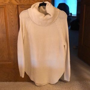 Loose turtleneck white sweater